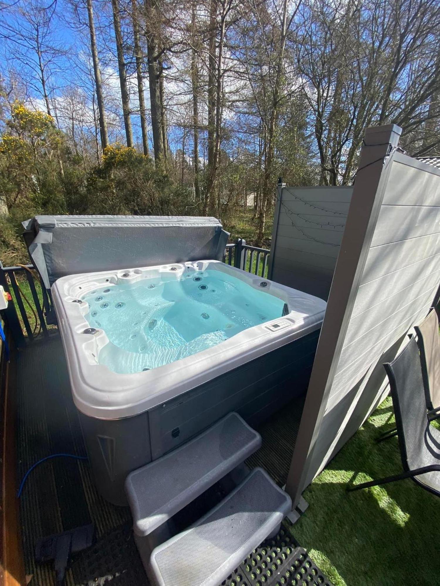 Tranquil Lodge Hot Tub And Free Golf Swarland Exterior photo